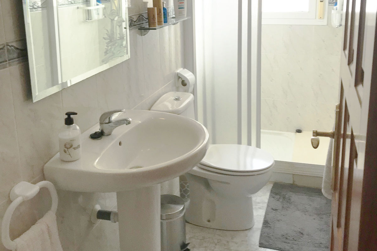 feriehus_spanien_badevaerelse